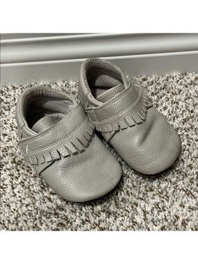 Chic‎ Gray Leather Kids Moccasins